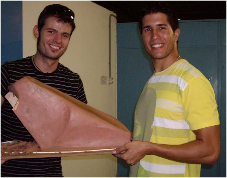 Oscar Rodriguez y Carlos Beltran with clay model